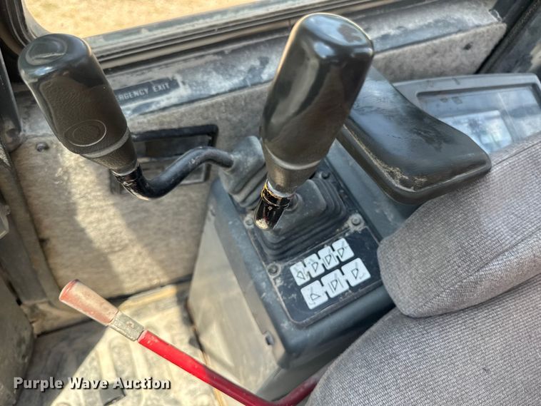 image for item FB5758 1999 Komatsu WA320-3 wheel loader