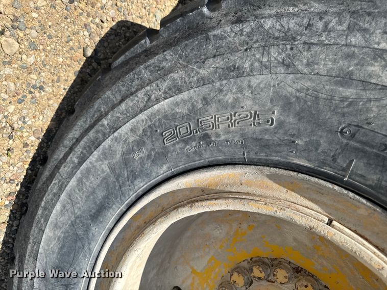 image for item FB5758 1999 Komatsu WA320-3 wheel loader