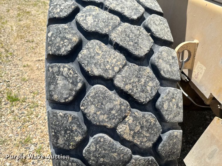 image for item FB5758 1999 Komatsu WA320-3 wheel loader
