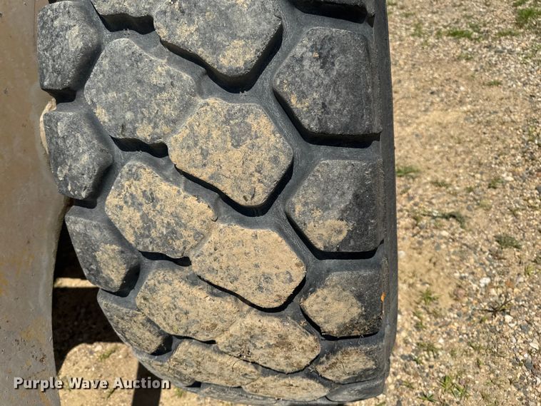 image for item FB5758 1999 Komatsu WA320-3 wheel loader