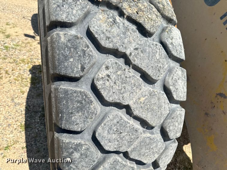 image for item FB5758 1999 Komatsu WA320-3 wheel loader