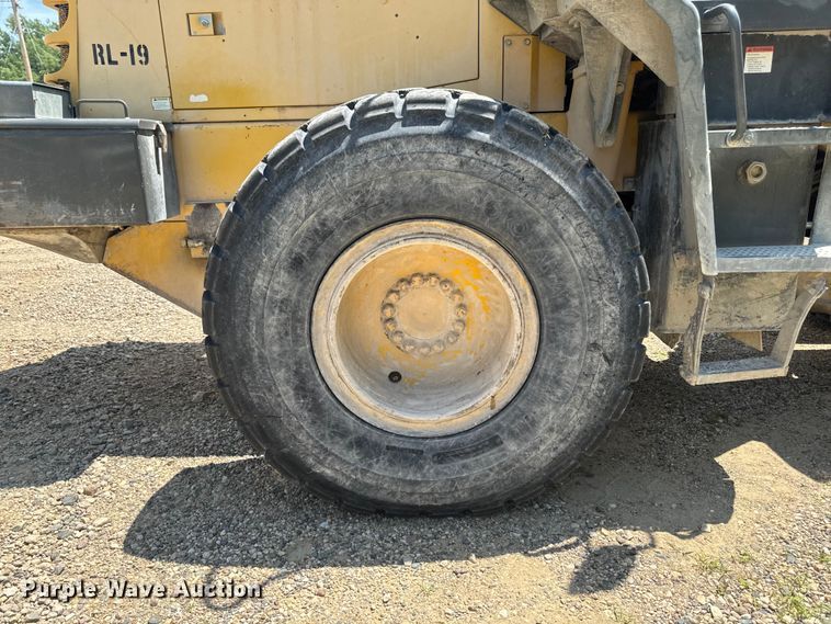 image for item FB5758 1999 Komatsu WA320-3 wheel loader
