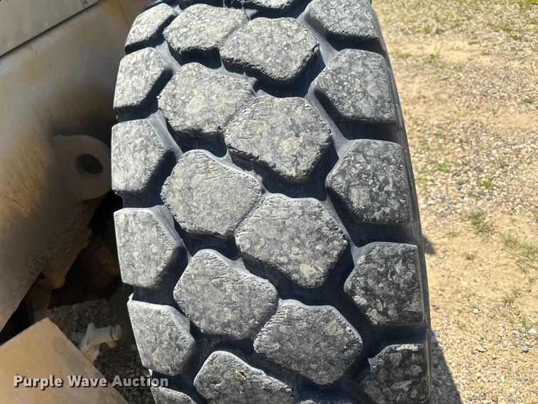 image for item FB5758 1999 Komatsu WA320-3 wheel loader