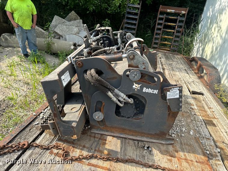 image for item FB5765 2007 Bobcat 40 HYD Planer skid steer cold planer