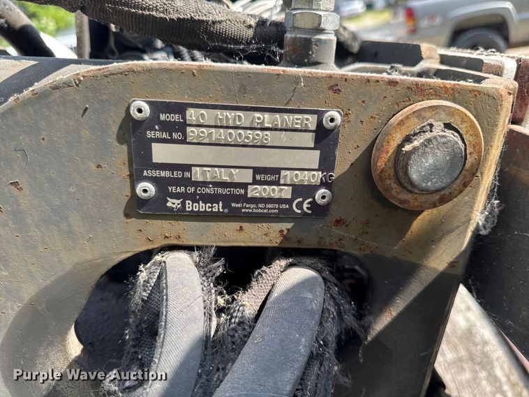 image for item FB5765 2007 Bobcat 40 HYD Planer skid steer cold planer