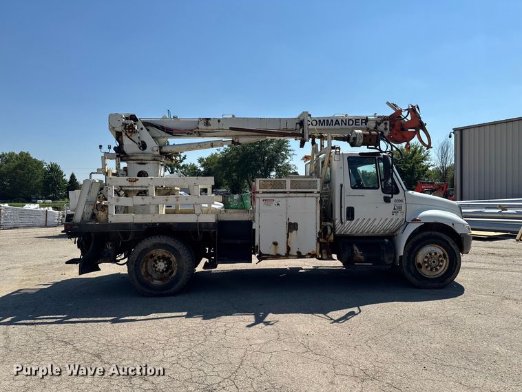 image for item FB5773 2003 International 4300 digger derrick truck