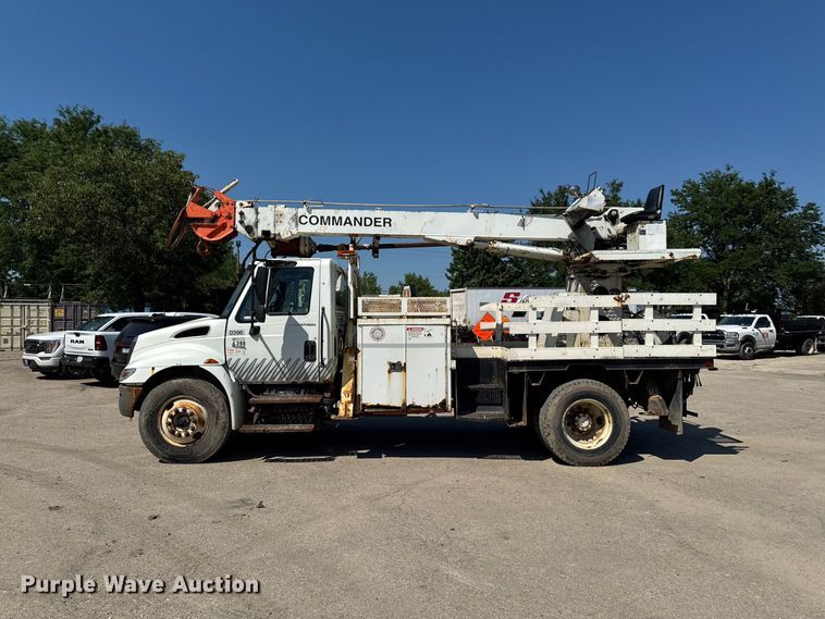 image for item FB5773 2003 International 4300 digger derrick truck