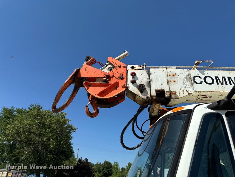image for item FB5773 2003 International 4300 digger derrick truck
