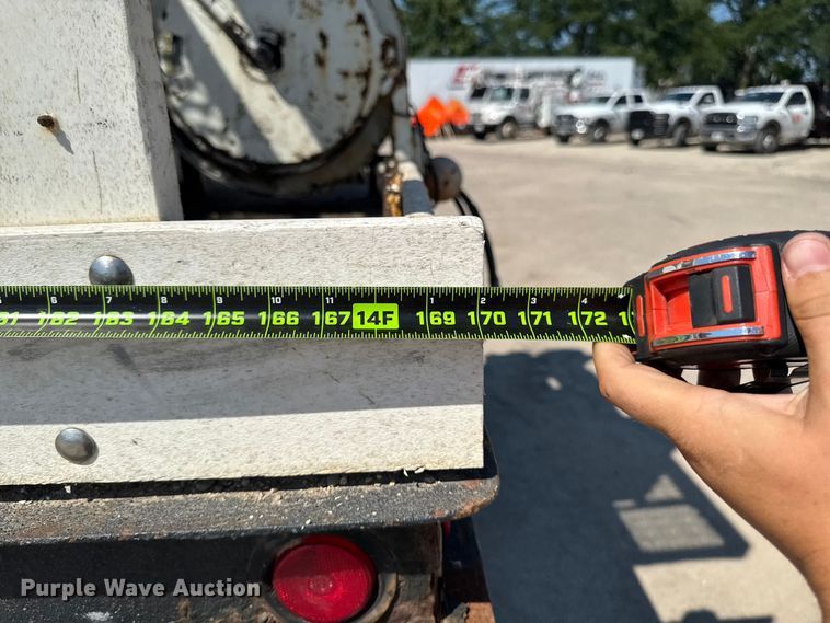 image for item FB5773 2003 International 4300 digger derrick truck