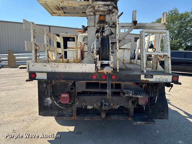 image for item FB5773 2003 International 4300 digger derrick truck