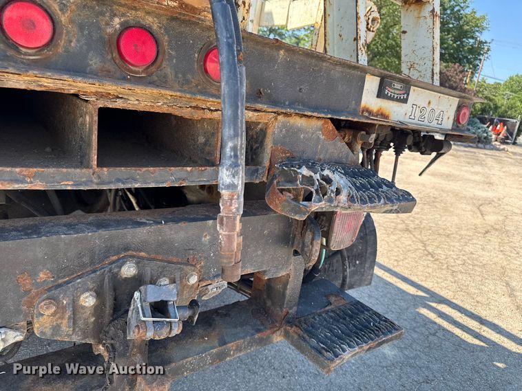 image for item FB5773 2003 International 4300 digger derrick truck