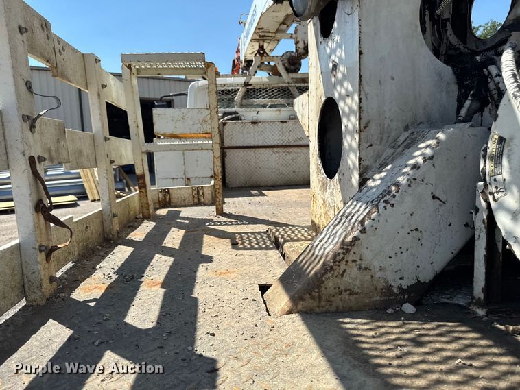 image for item FB5773 2003 International 4300 digger derrick truck