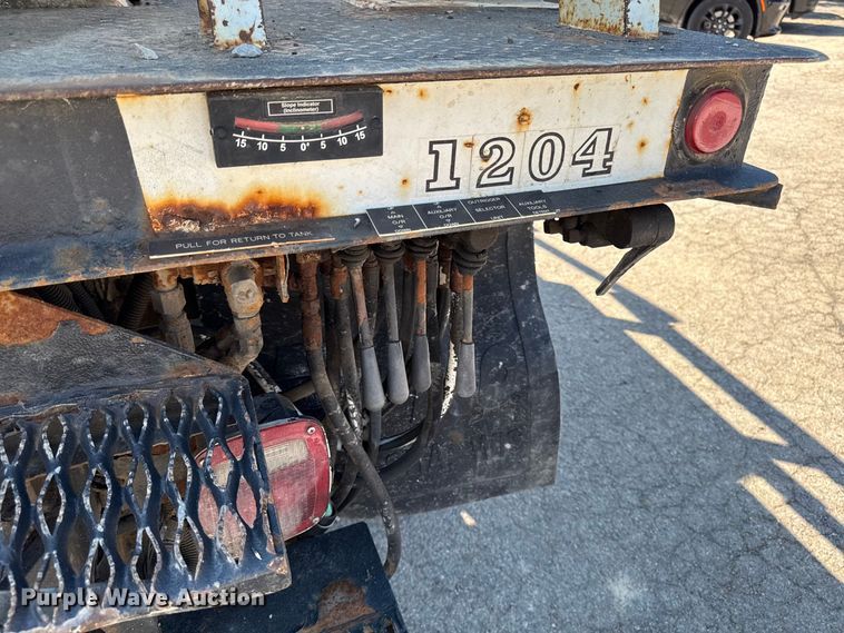 image for item FB5773 2003 International 4300 digger derrick truck