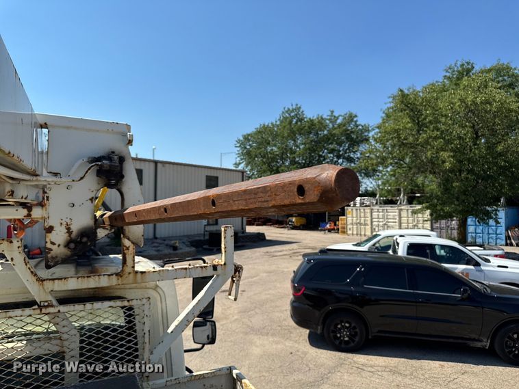 image for item FB5773 2003 International 4300 digger derrick truck