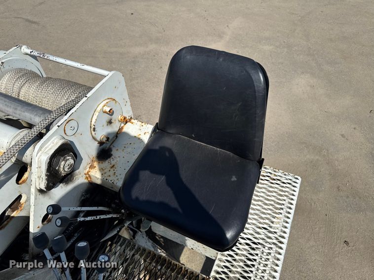 image for item FB5773 2003 International 4300 digger derrick truck