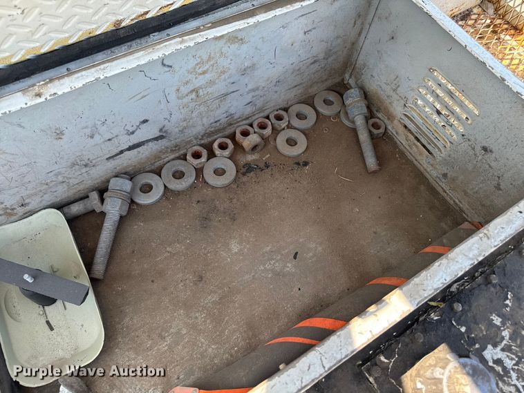 image for item FB5773 2003 International 4300 digger derrick truck