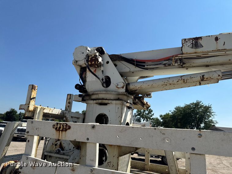 image for item FB5773 2003 International 4300 digger derrick truck