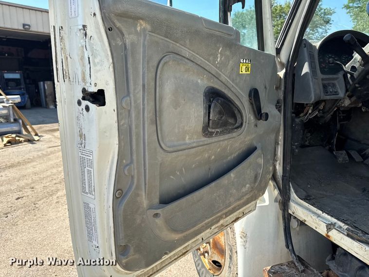 image for item FB5773 2003 International 4300 digger derrick truck