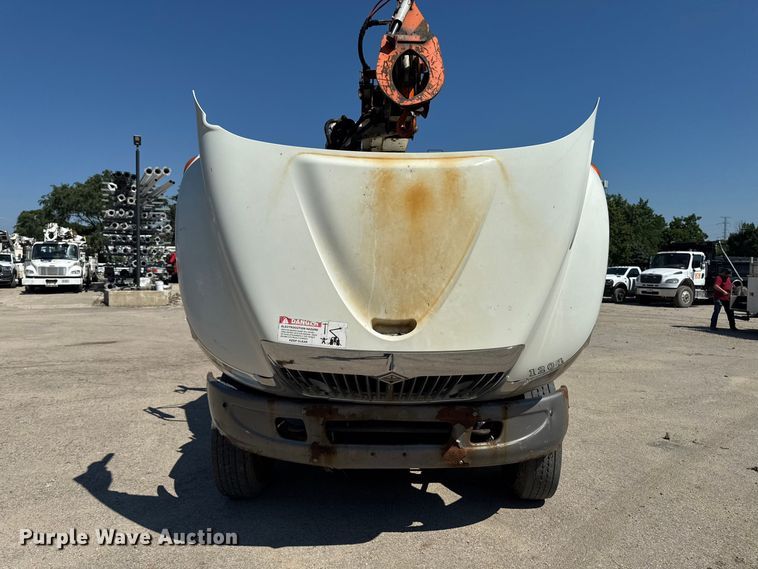 image for item FB5773 2003 International 4300 digger derrick truck