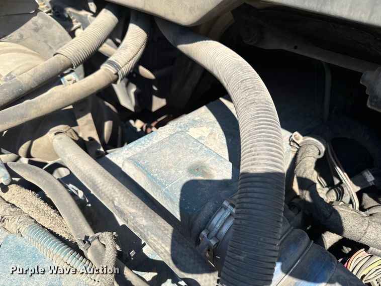 image for item FB5773 2003 International 4300 digger derrick truck
