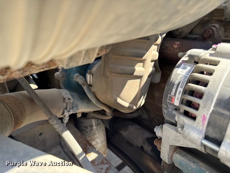 image for item FB5773 2003 International 4300 digger derrick truck
