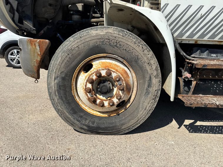 image for item FB5773 2003 International 4300 digger derrick truck