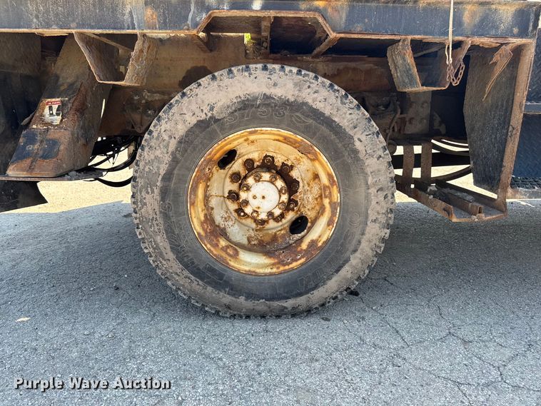 image for item FB5773 2003 International 4300 digger derrick truck