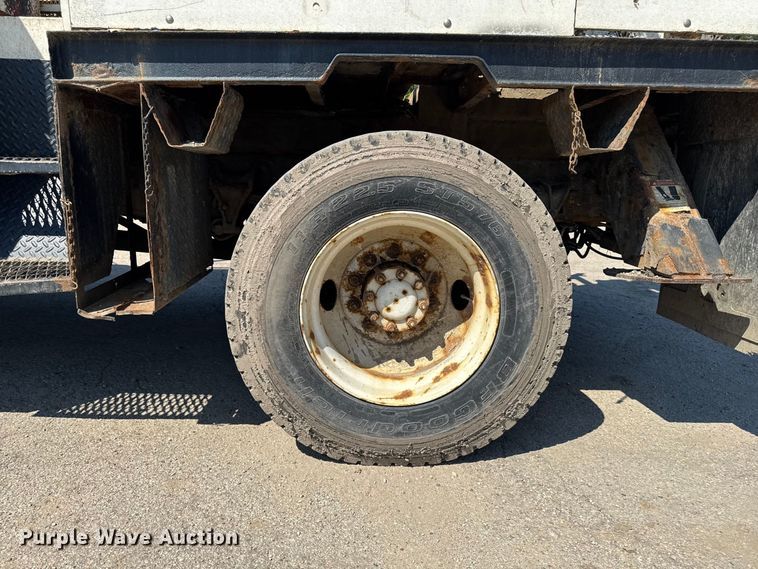 image for item FB5773 2003 International 4300 digger derrick truck