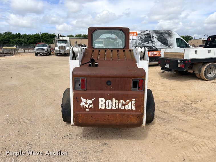 image for item FB8222 2004 Bobcat S220 skid steer loader