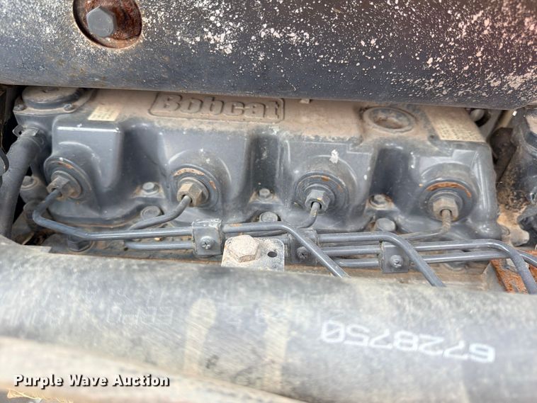 image for item FB8222 2004 Bobcat S220 skid steer loader