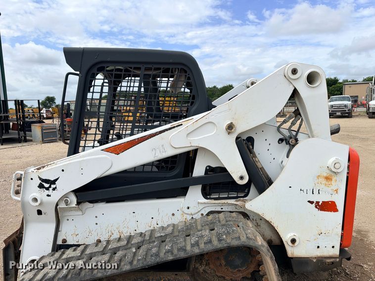 image for item FB8223 2019 Bobcat T650 tracked skid steer loader