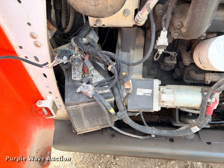 image for item FB8223 2019 Bobcat T650 tracked skid steer loader