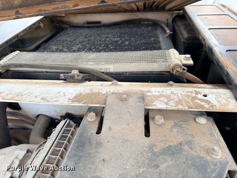 image for item FB8223 2019 Bobcat T650 tracked skid steer loader