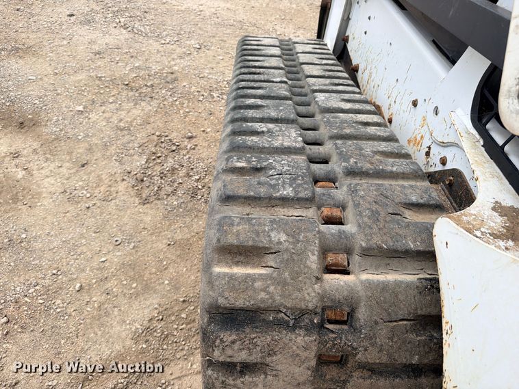 image for item FB8223 2019 Bobcat T650 tracked skid steer loader