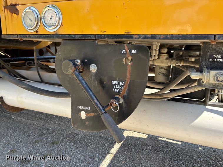 image for item FC1892 2012 Vermeer V800LE-HD410 vacuum excavator