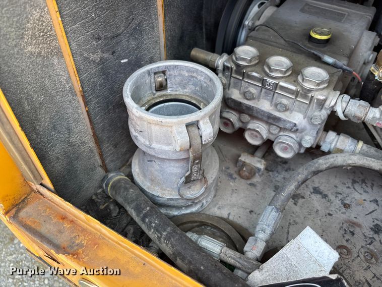 image for item FC1892 2012 Vermeer V800LE-HD410 vacuum excavator