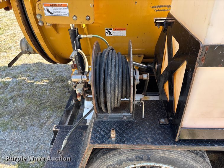 image for item FC1892 2012 Vermeer V800LE-HD410 vacuum excavator