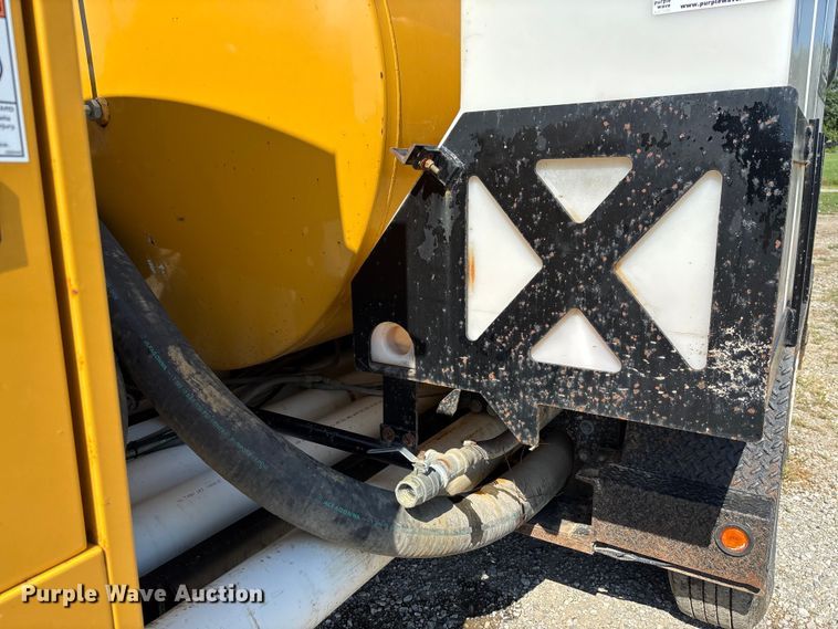 image for item FC1892 2012 Vermeer V800LE-HD410 vacuum excavator