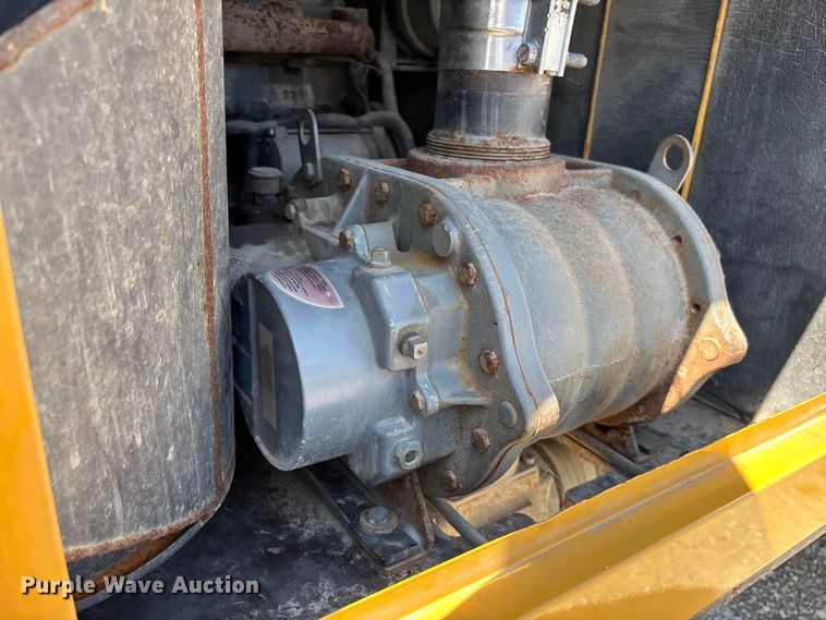 image for item FC1892 2012 Vermeer V800LE-HD410 vacuum excavator