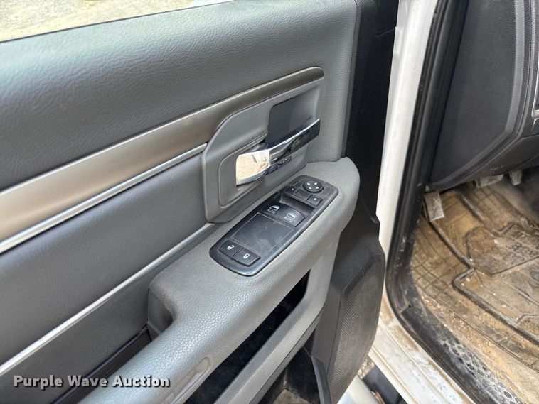 image for item FC1902 2017 RAM 5500 utility / service truck