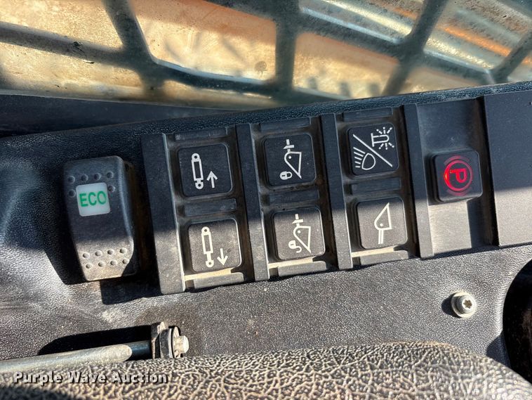 image for item FC2506 2021 Mustang by manitou 3200VT tracked skid steer loader