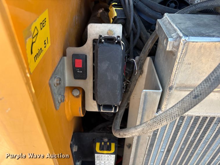 image for item FC2506 2021 Mustang by manitou 3200VT tracked skid steer loader