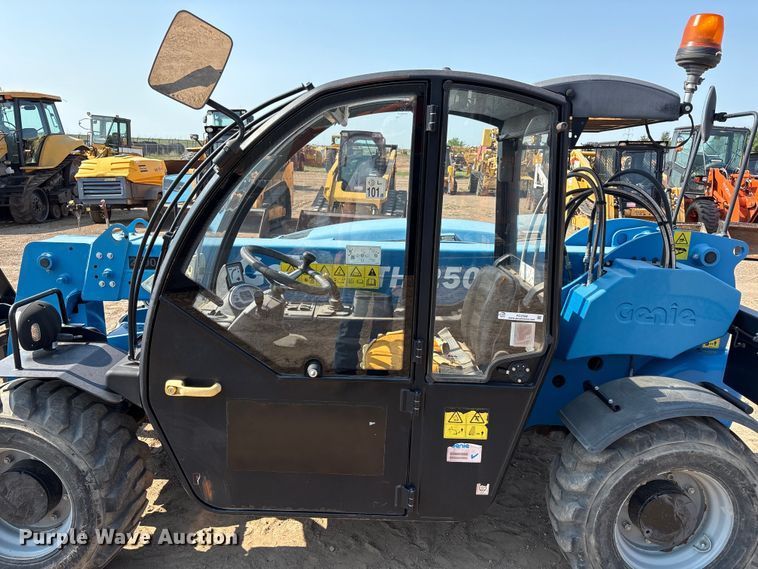 image for item FC2508 2017 Genie GTH-2506 telehandler