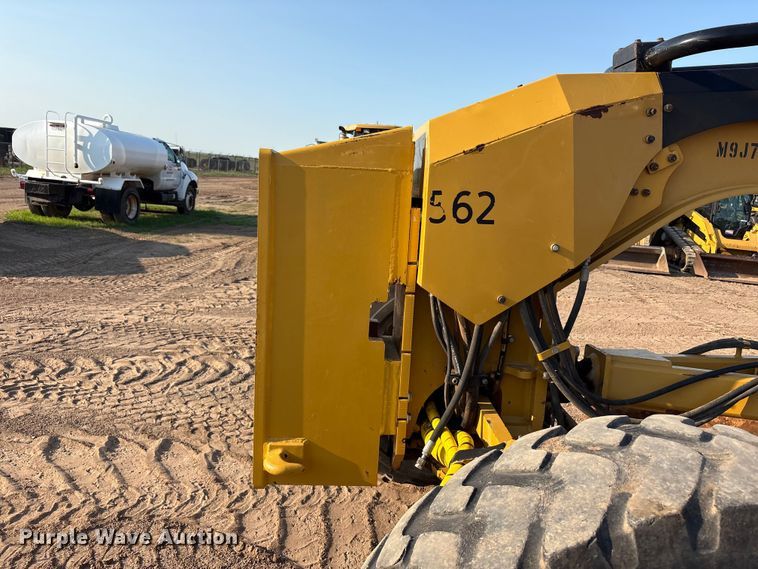 image for item FC2509 2013 Caterpillar 140M2 AWD motor grader