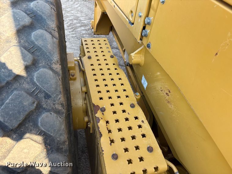 image for item FC2509 2013 Caterpillar 140M2 AWD motor grader