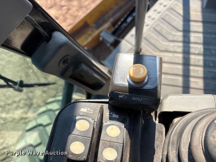 image for item FC2509 2013 Caterpillar 140M2 AWD motor grader