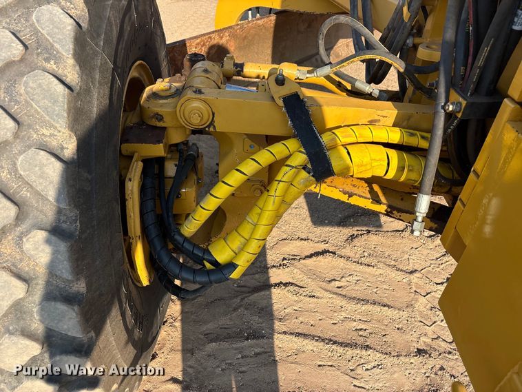 image for item FC2509 2013 Caterpillar 140M2 AWD motor grader