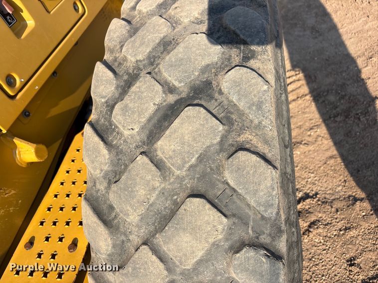 image for item FC2509 2013 Caterpillar 140M2 AWD motor grader