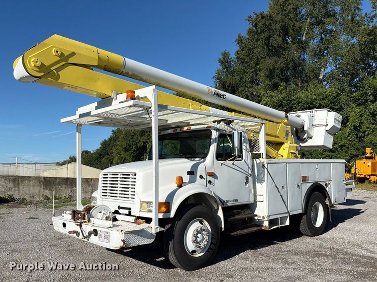 image for item FC3246 1995 International 4700 bucket truck