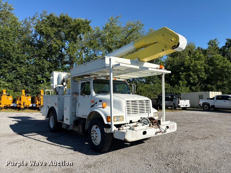 image for item FC3246 1995 International 4700 bucket truck